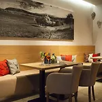 Mueller's Hotel 3*